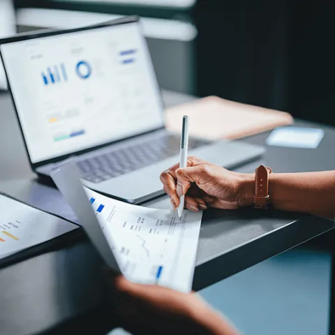 Digital Employee Experience Monitoring for Financial Services